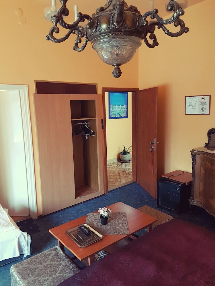 Attila Hotel 32/60