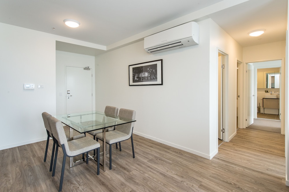 Empire Apartment Hotel 38/56