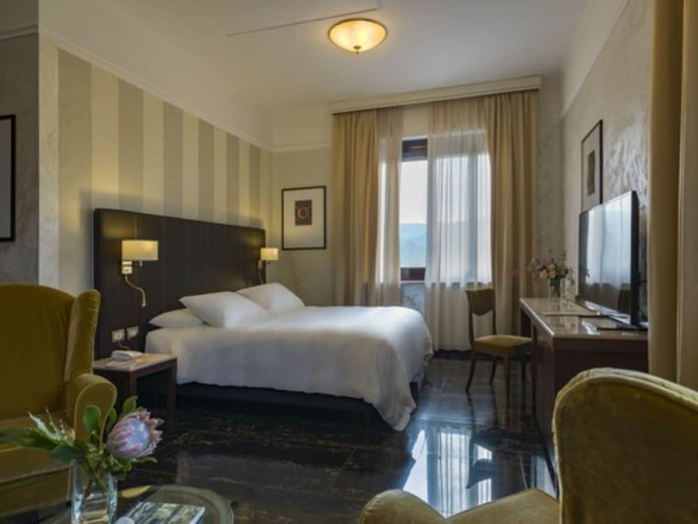 Prestige, Triple, Double Bed, Sofa, Pool Access