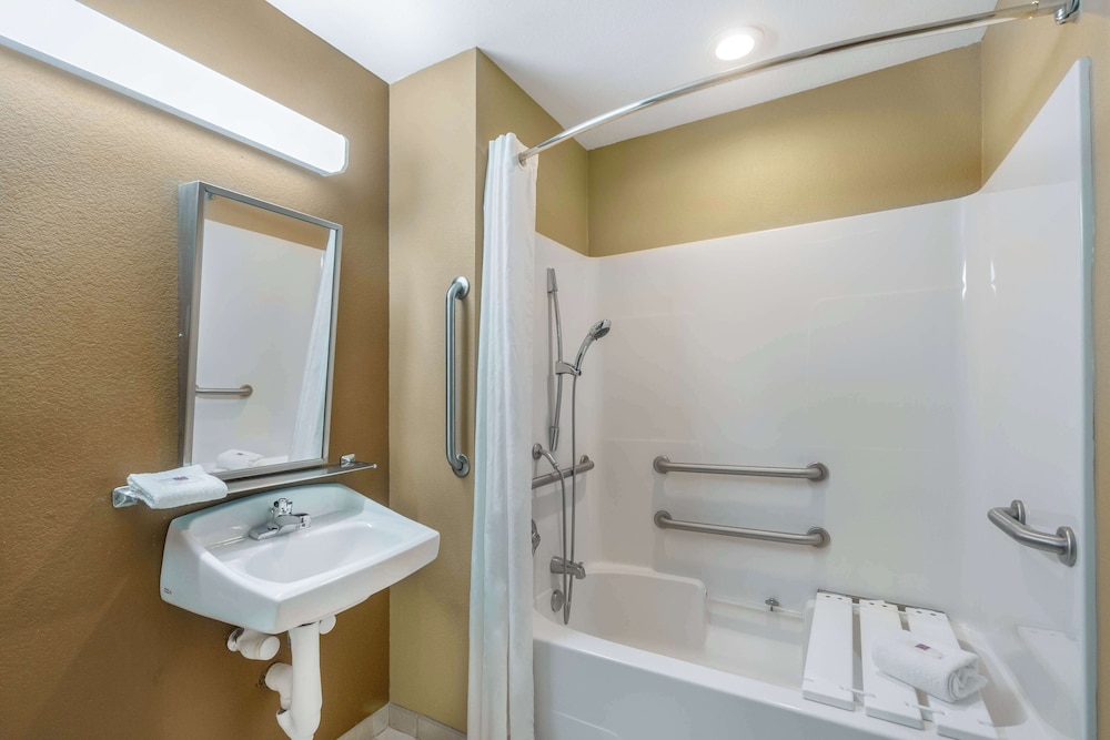 Microtel Inn And Suites Breaux Bridge 31/49