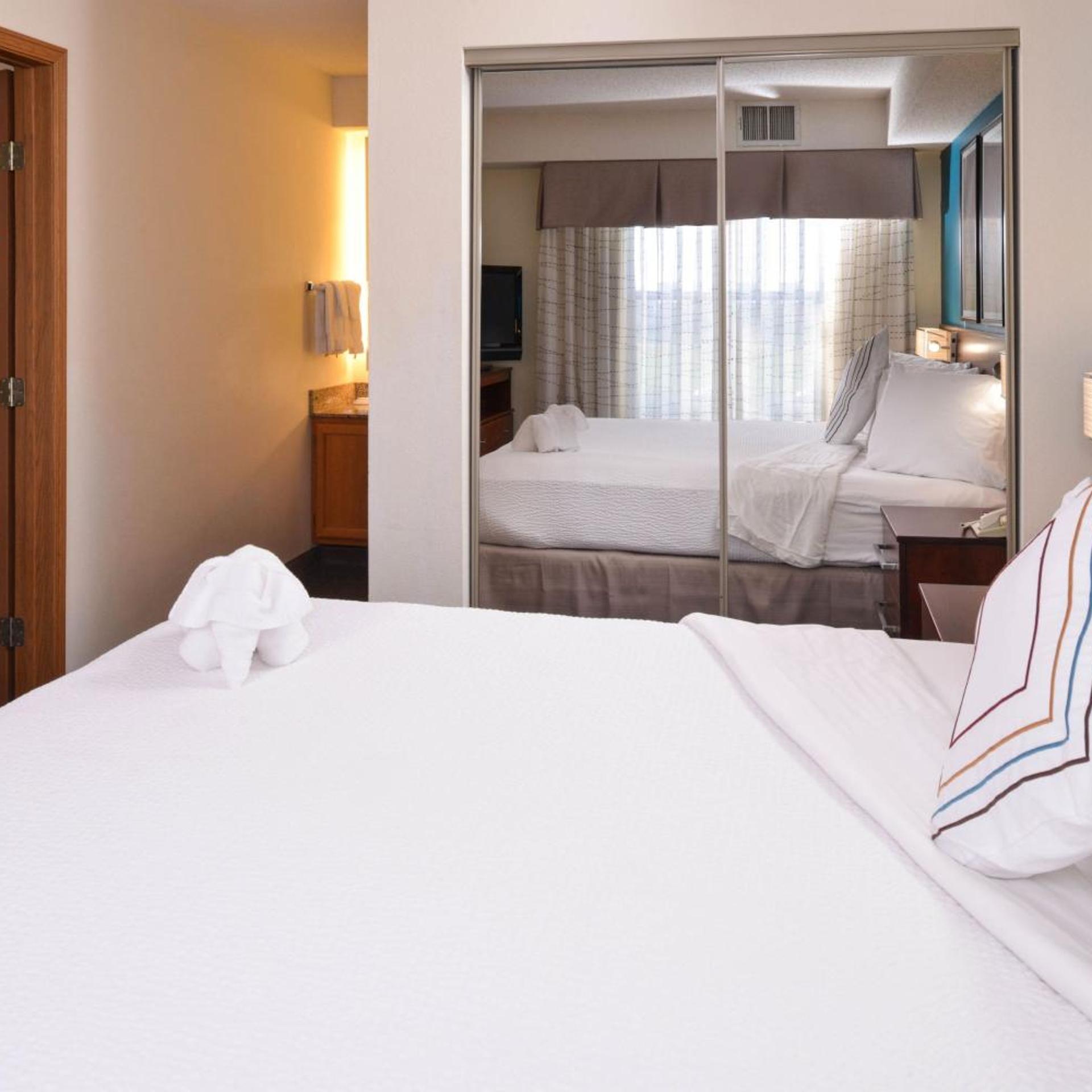 2 Bedrooms, Suite