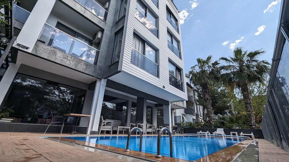 Ramona Hotel 3/45