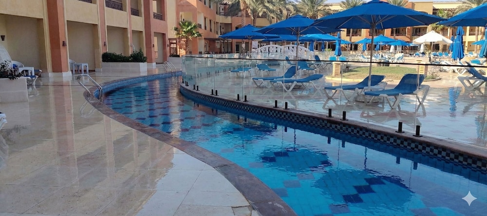 Regency Plaza Aqua Park Spa Resort 11/87