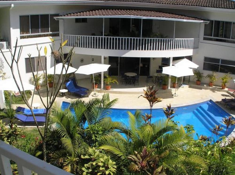The Hideaway Hotel 2/65