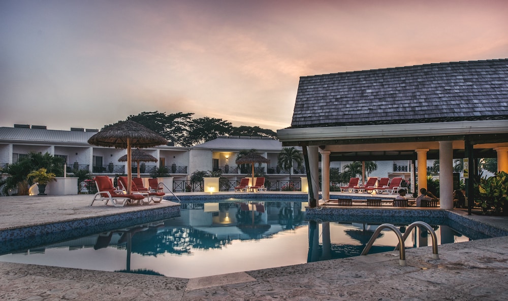 Coyaba Beach Resort Grenada 7/67