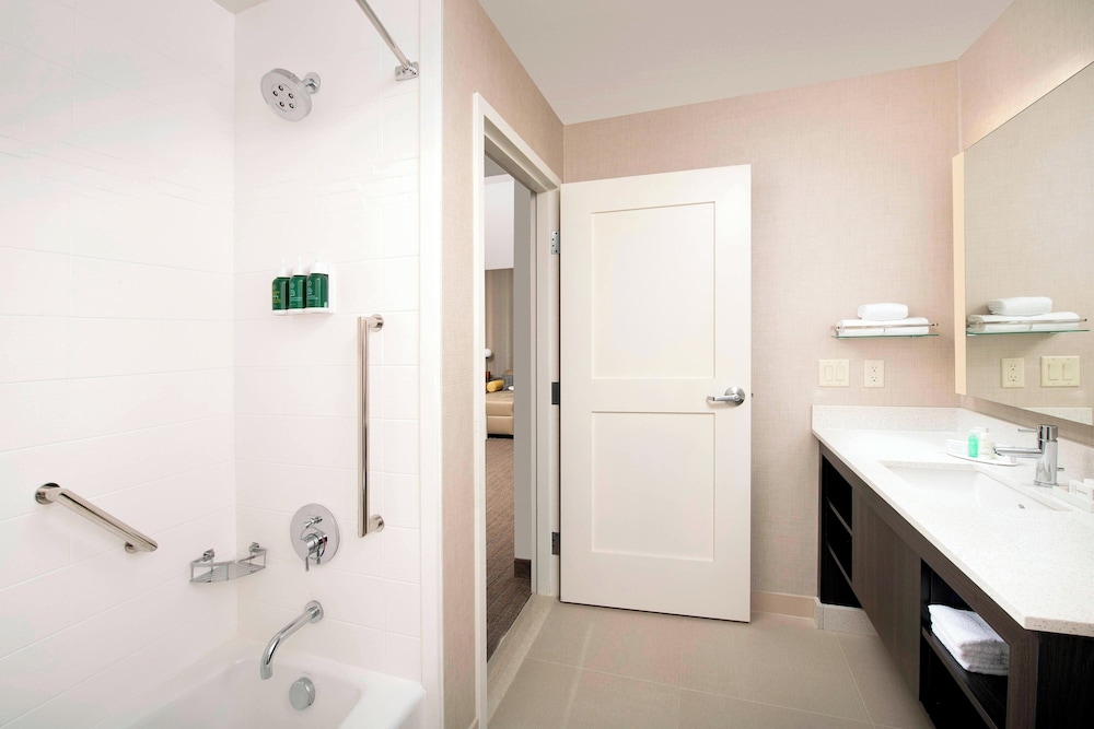 1 BEDROOM, SUITE, ACCESSIBLE