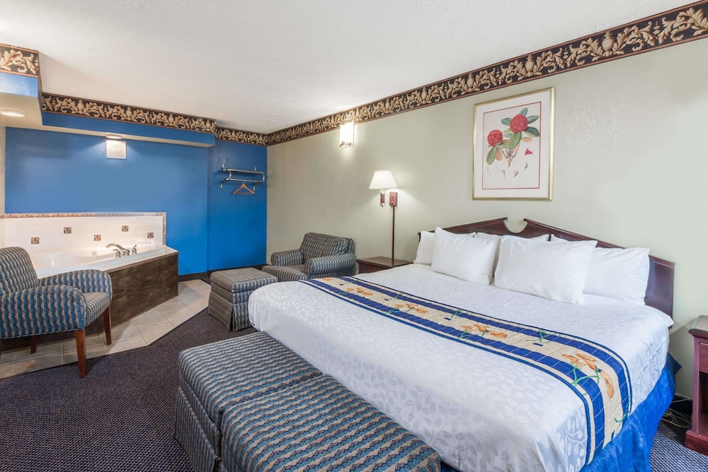 Days Inn & Suites by Wyndham Youngstown / Girard Ohio 18/39