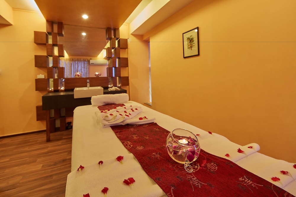 Royal Orchid Beach Resort & Spa, Goa 50/67
