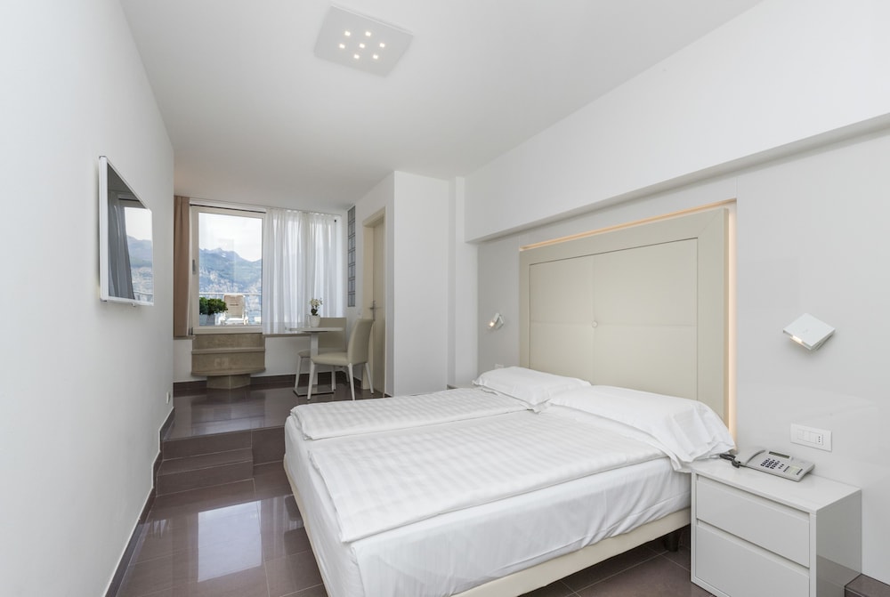 Hotel Vega 6/50