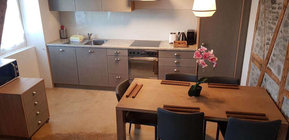Easy Living Business Apartments 4/27