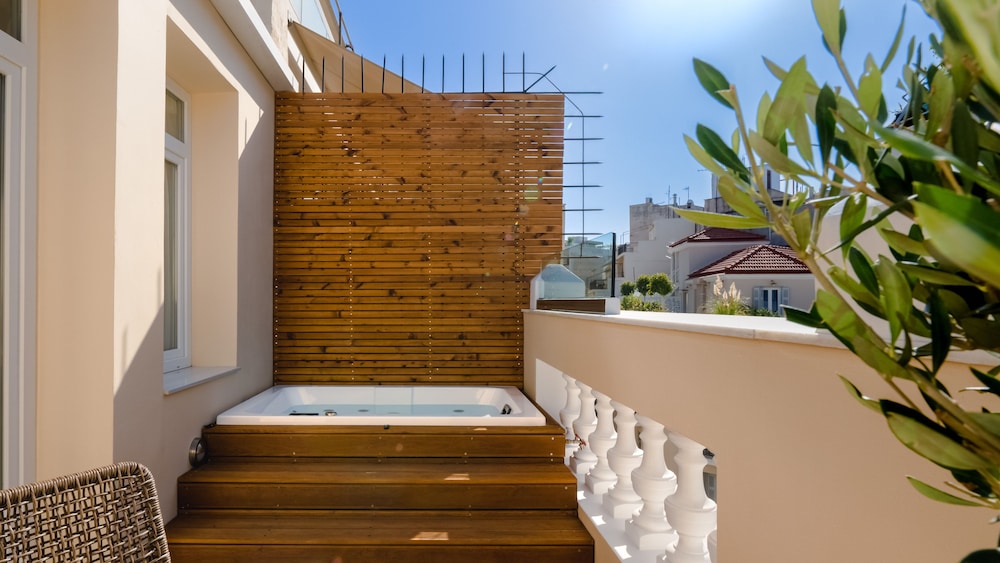 Praxitelous Luxury Suites 9/50