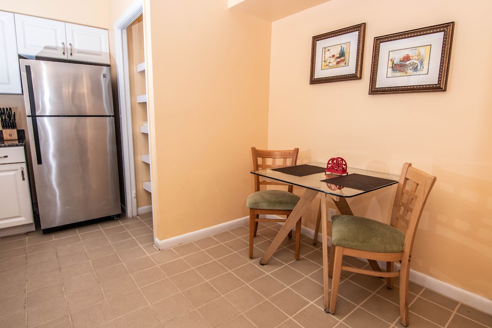 PALM BEACH WATERFRONT SUITES 55/67