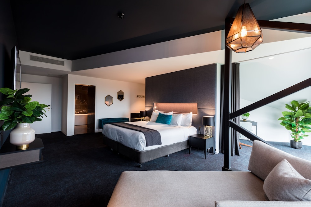 Eatons Hill Hotel 24/71