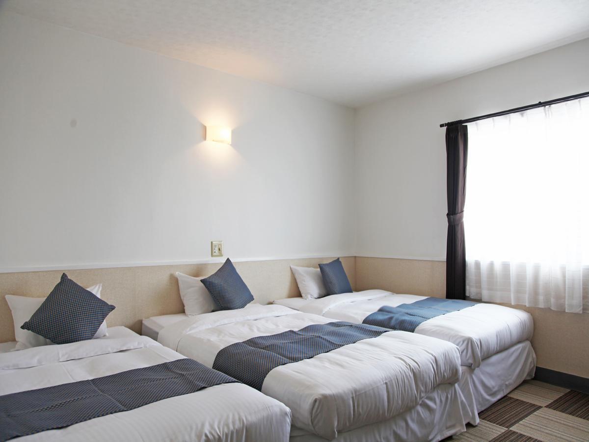 Room, Triple