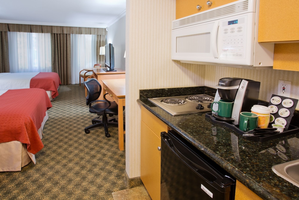 DoubleTree by Hilton North Vancouver 54/67