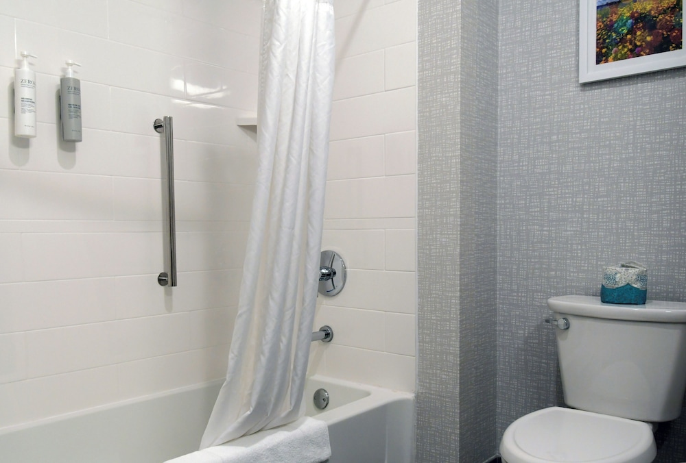 Hampton Inn Glendale Milwaukee, WI 35/42