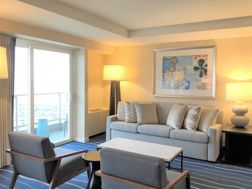 Castle at Ala Moana Hotel 45/59