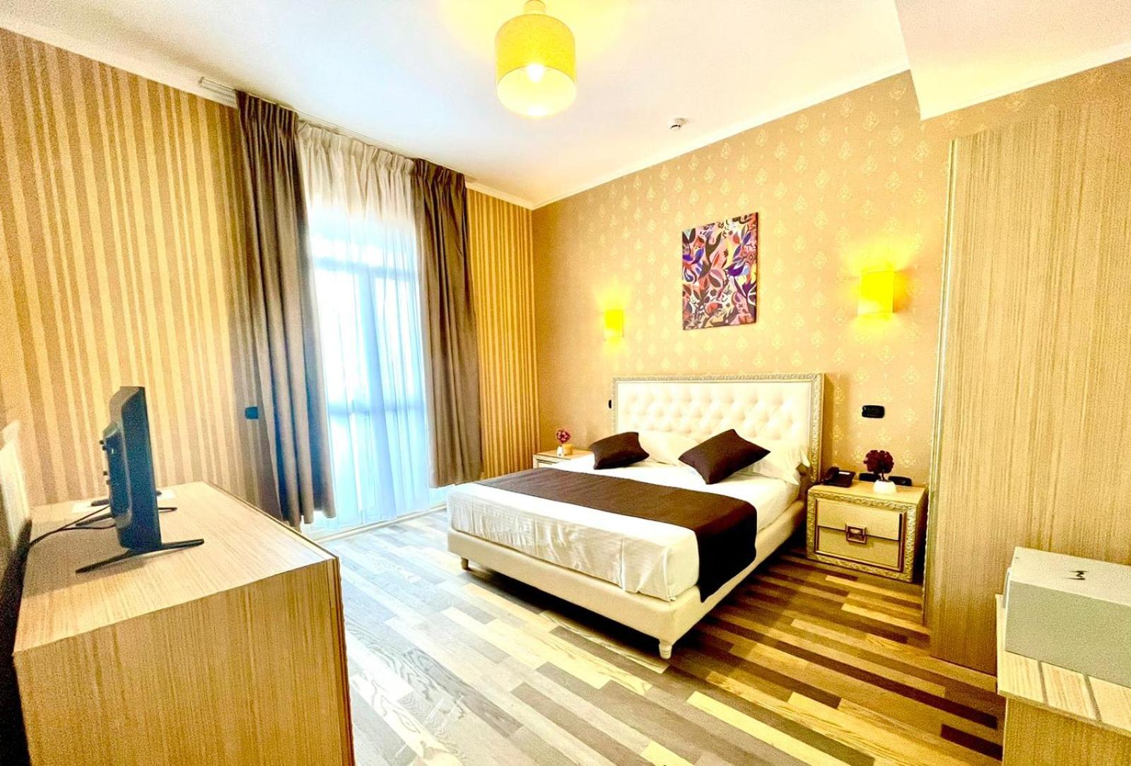 Amh Hotel 42/88