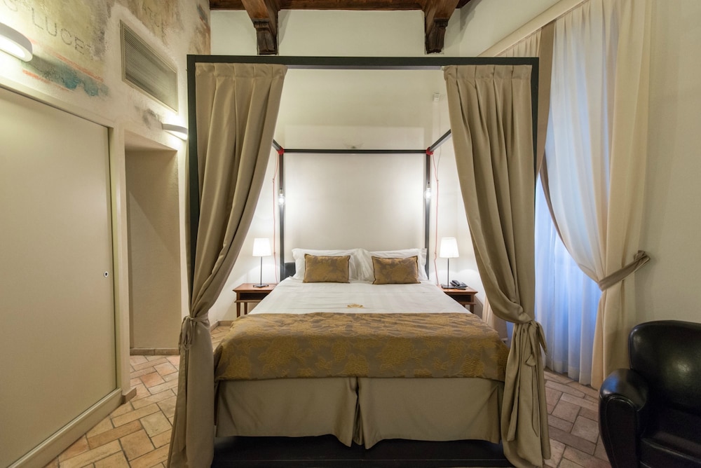 Relais Giulia 37/85