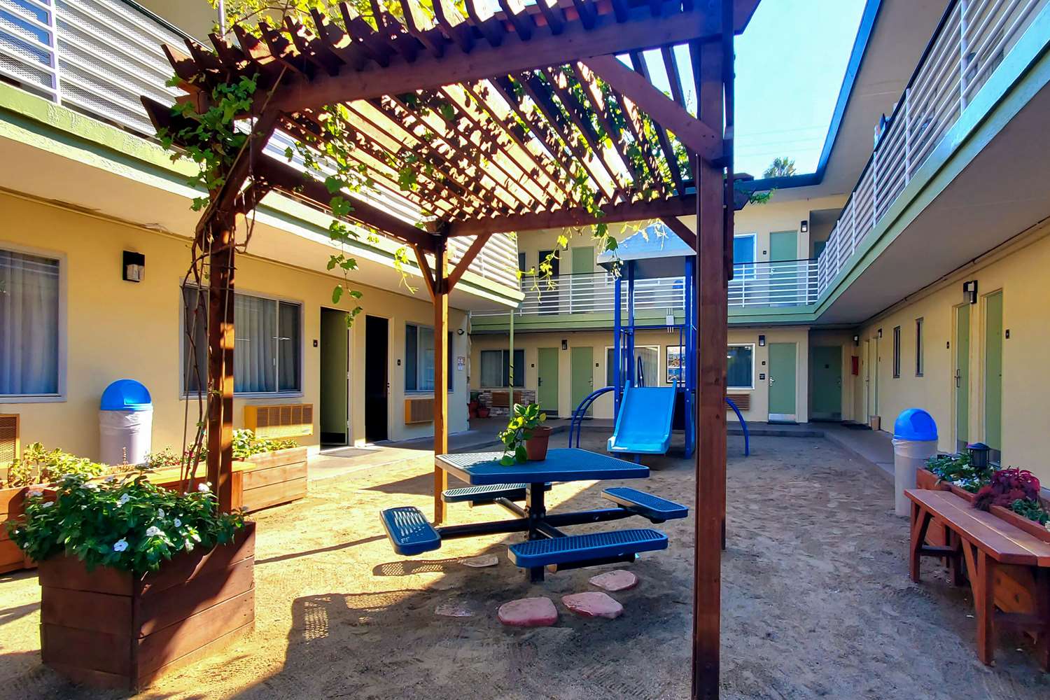 Quality Inn & Suites Anaheim at the Park 24/32