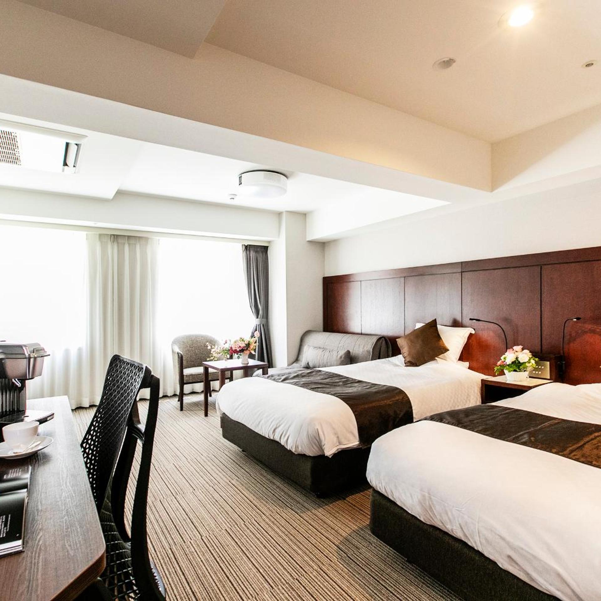 Theater, Twin Beds