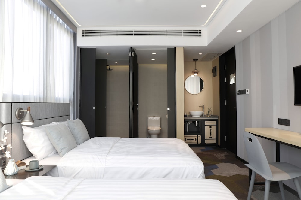 Ease, Premier, 2 Double Beds، Hotel Ease Access Tsuen Wan 2/4
