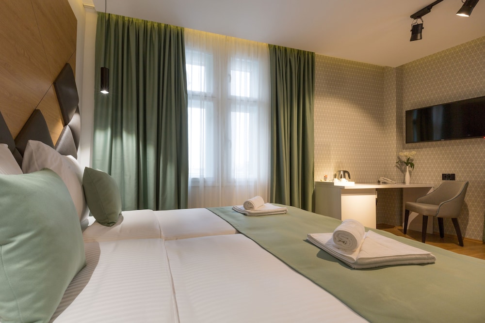 Capital Hotel Garni 12/55