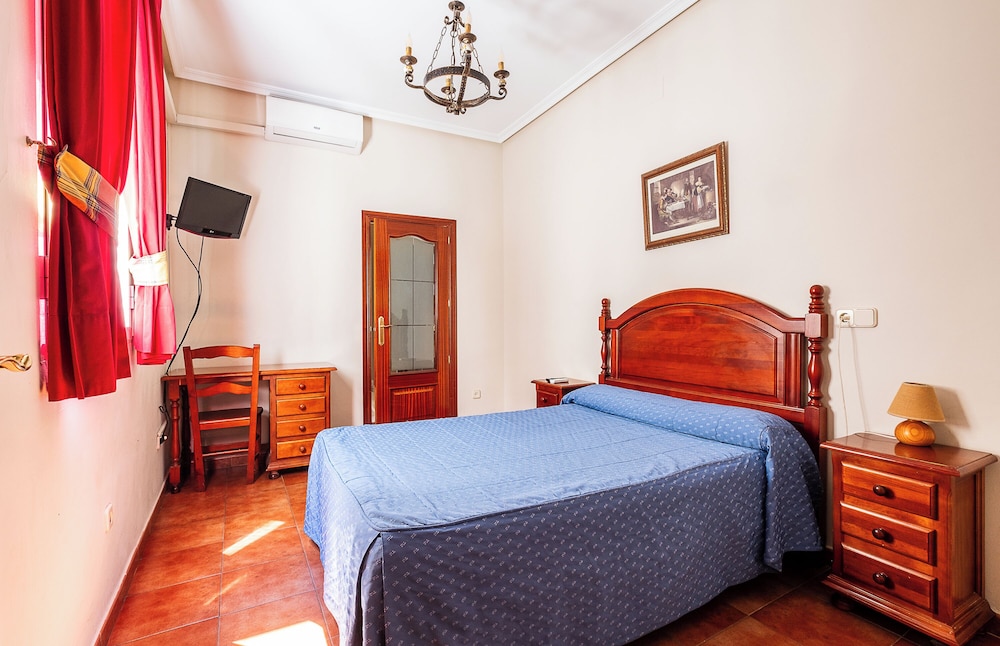 Hostal El Pilar 28/68