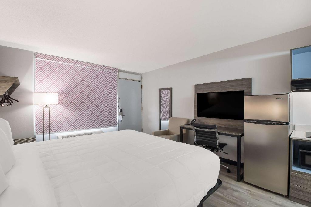 Efficiency, Suite, King Bed