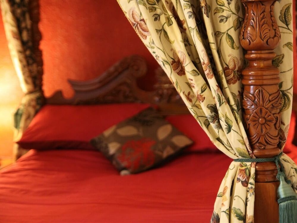 Angel Guest House 24/31