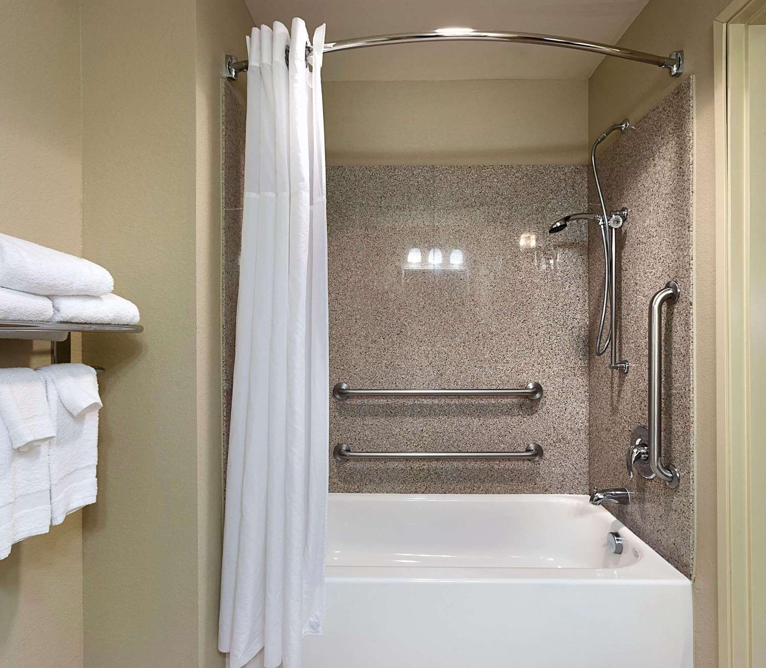 Comfort Inn & Suites Concord (Kannapolis) 51/51