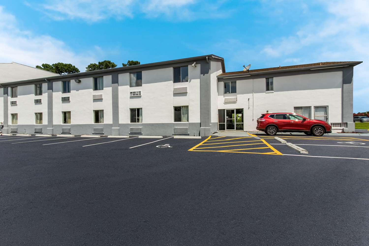 Econo Lodge Cherry Point 38/43