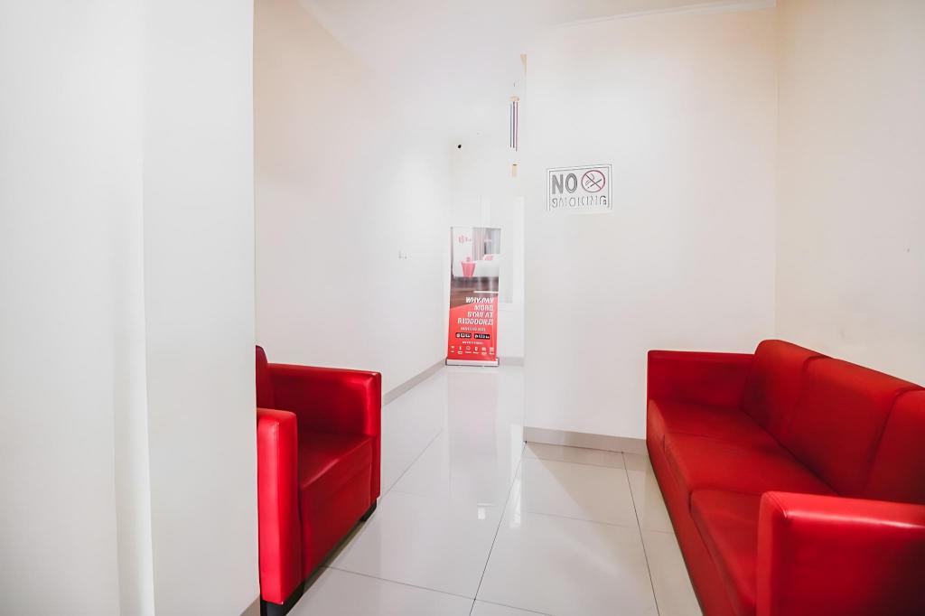 Reddoorz Plus Near Mall Ciputra Jakarta 38/51