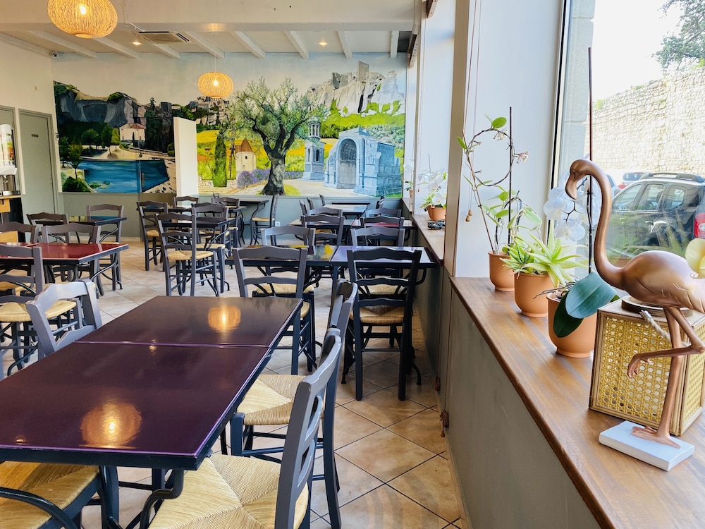 Brit Hotel Acacias 53/69