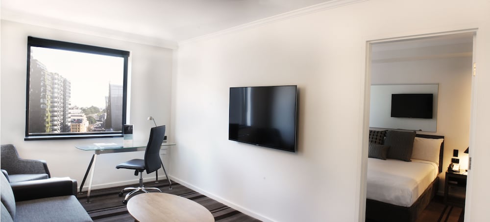 Mercure Sydney 24/67