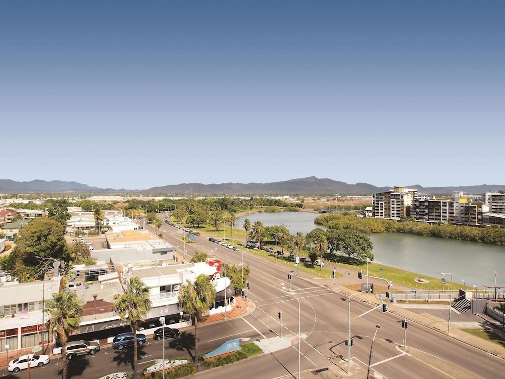 Oaks Townsville Gateway Suites 6/70