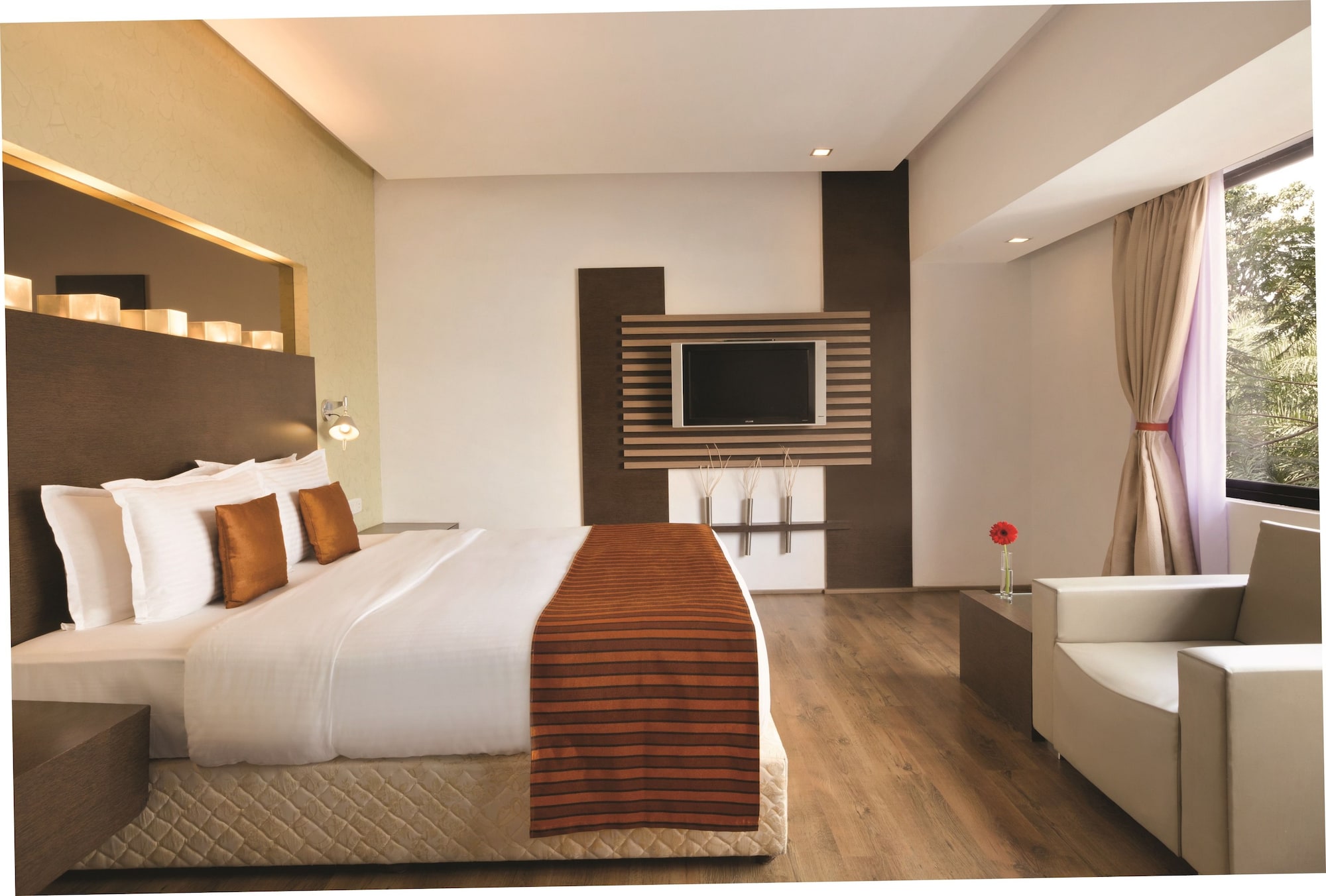 EXECUTIVE, KING BED