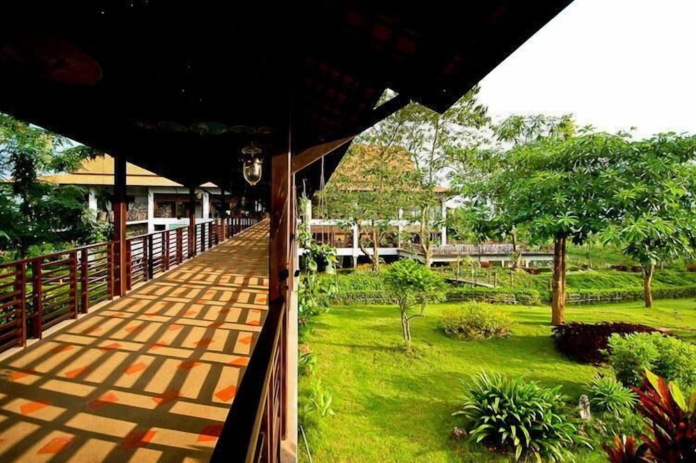 Golden Pine Resort and Spa 53/59