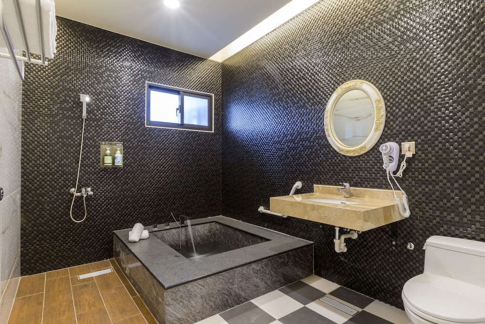 Huaman Hot Spring Villa 68/68