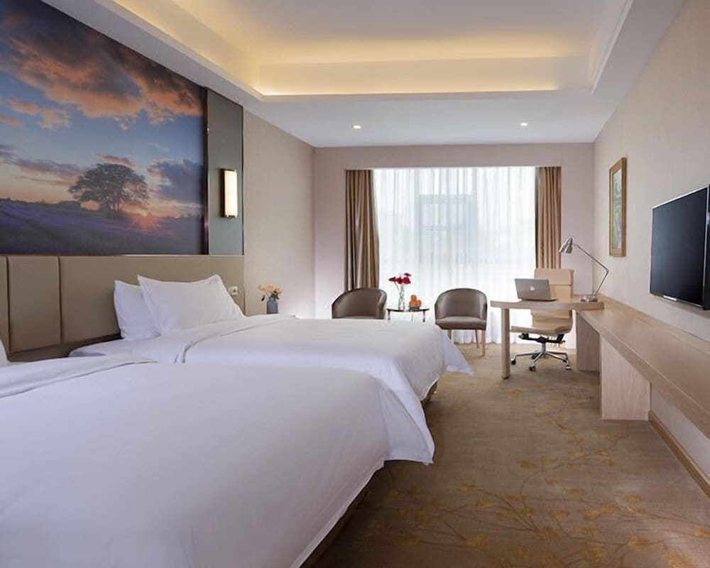 Vienna Hotel (Xiufeng Park, Jinshan Road, Yiyang High-tech Zone) 8/20