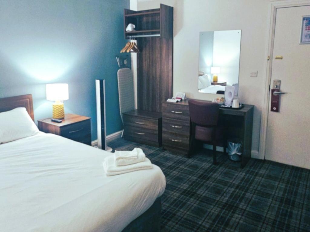 Cozy, Double Bed, No Window