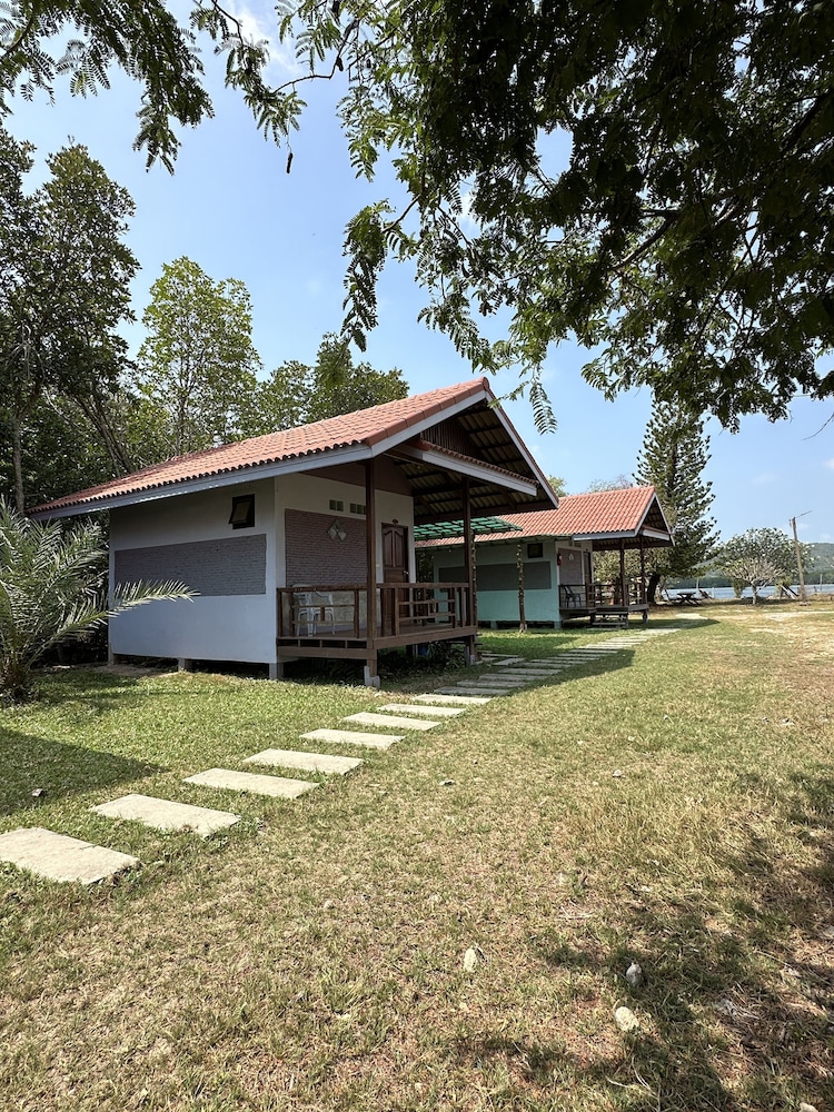 Ko Nokyai Resort 18/19