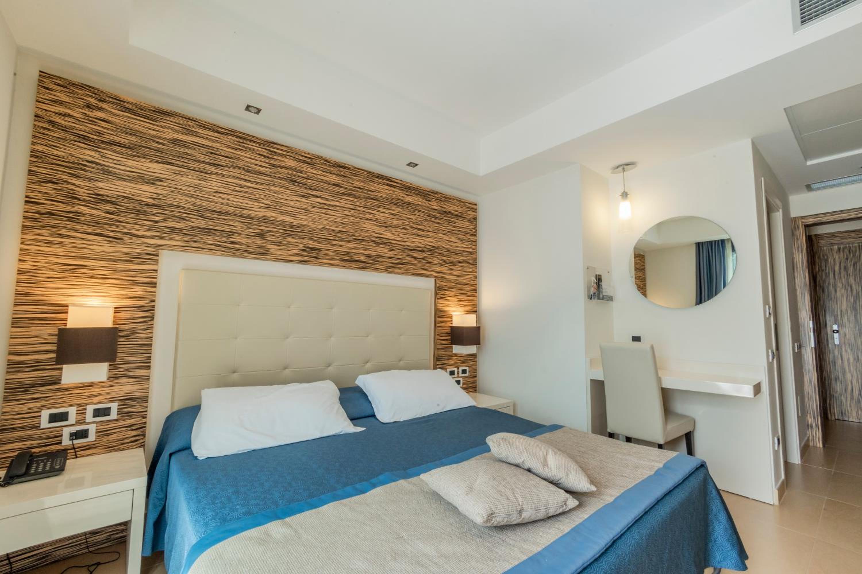 Prince Franklyn Hotel 16/55