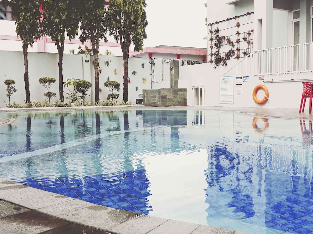 Ibis Padang 3/51