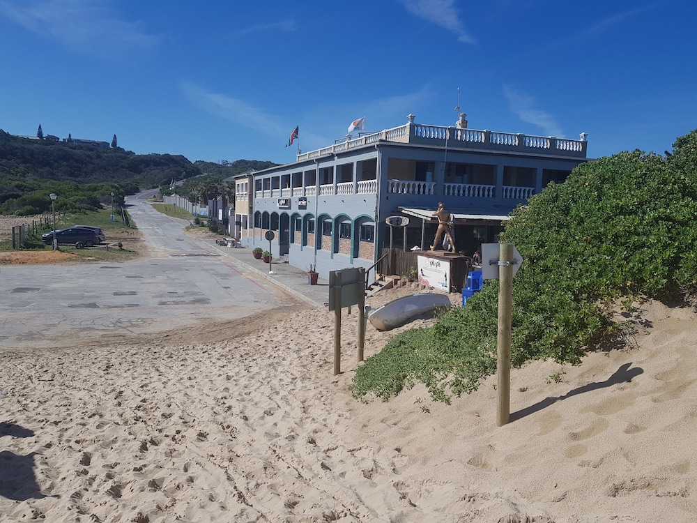 Pili Pili Beach Cabanas 27/30