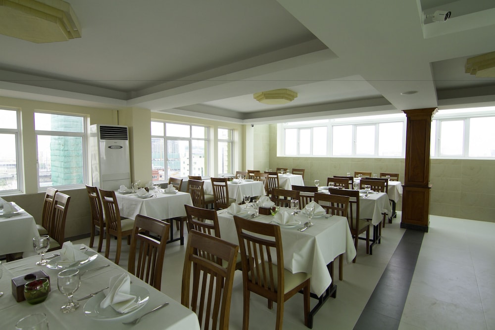 Rose Emerald Hotel 56/63
