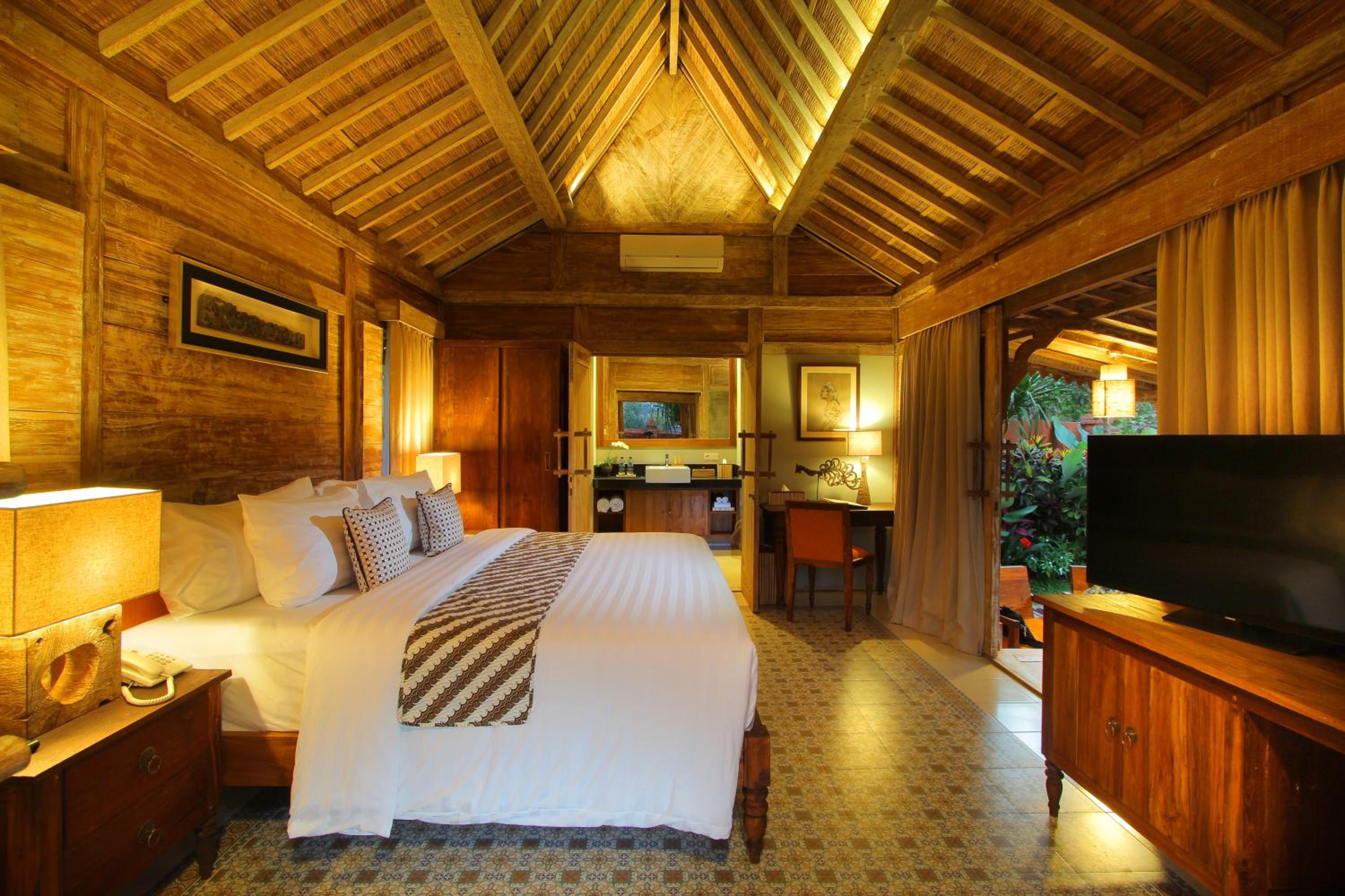 2 Bedrooms, Pool, Villa