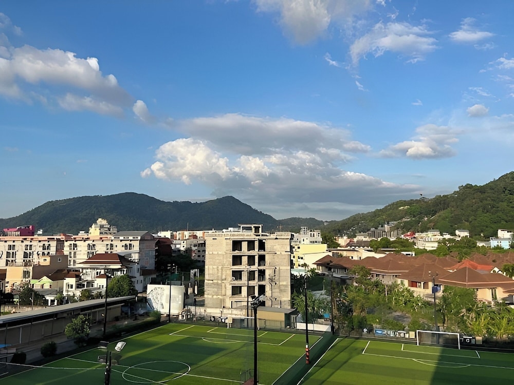 T & C Hotel Patong Beach 62/70