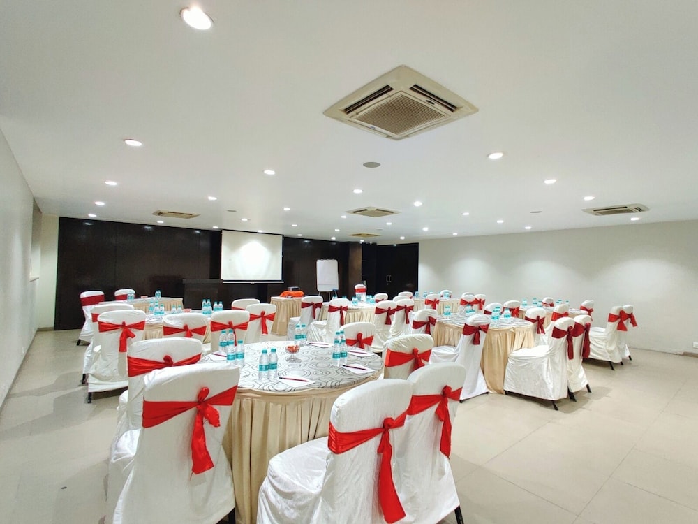 Citrus Hotels Lonavala 25/47
