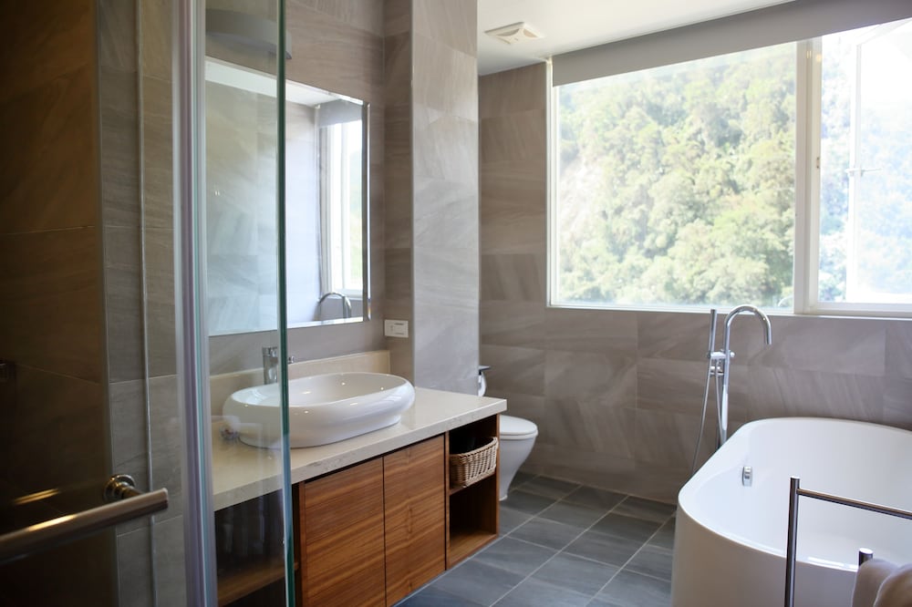Spring Spa Hotel 46/48